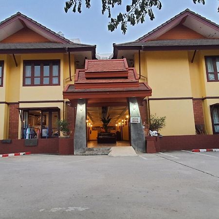 Yellow Tique Hotel 람빵 외부 사진