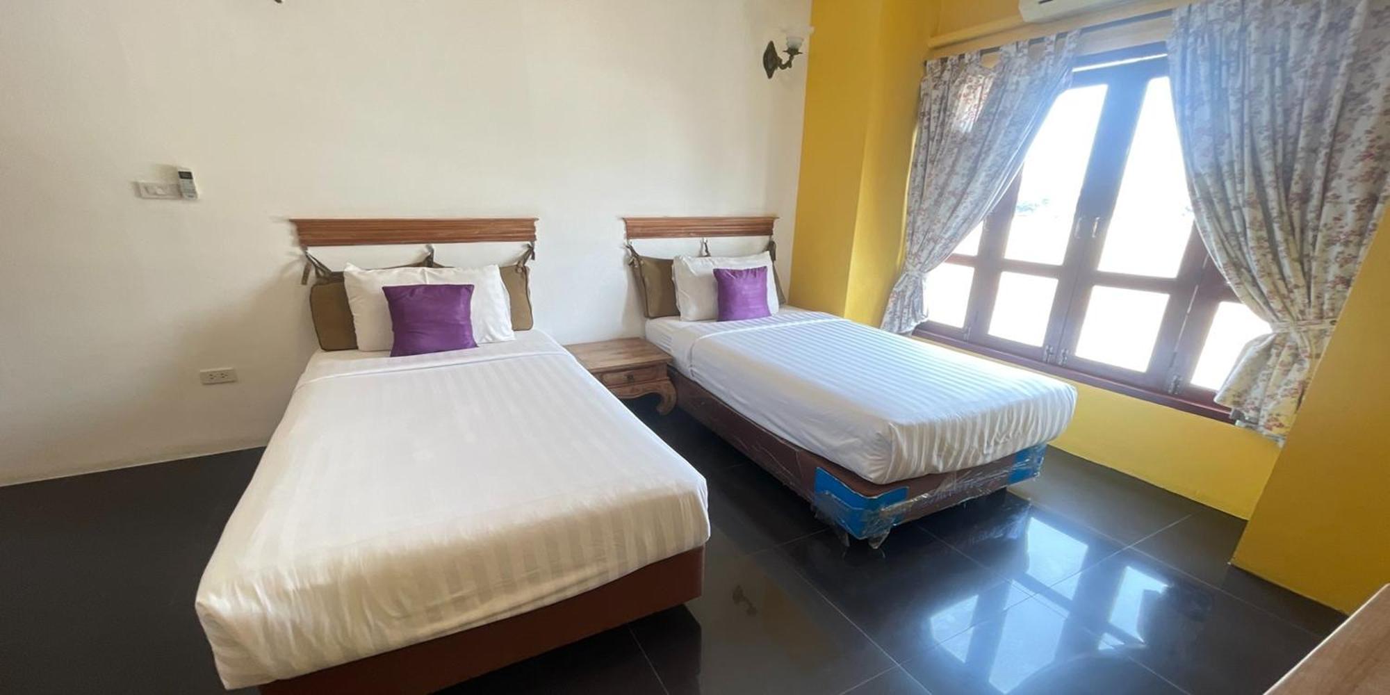 Yellow Tique Hotel 람빵 외부 사진